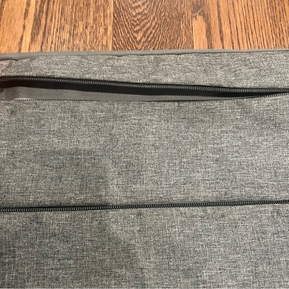 {Voova} Padded Laptop Case - Picture 2 of 5